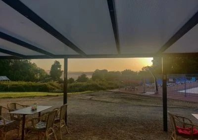 Veranda met uitzicht camping parc de la brenne